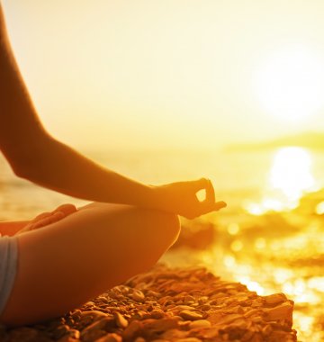 Meditation beim Sonnenuntergang