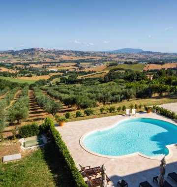 Die Villa Garulli liegt herrlich eingebettet in eine leicht hügelige Landschaft der Marken