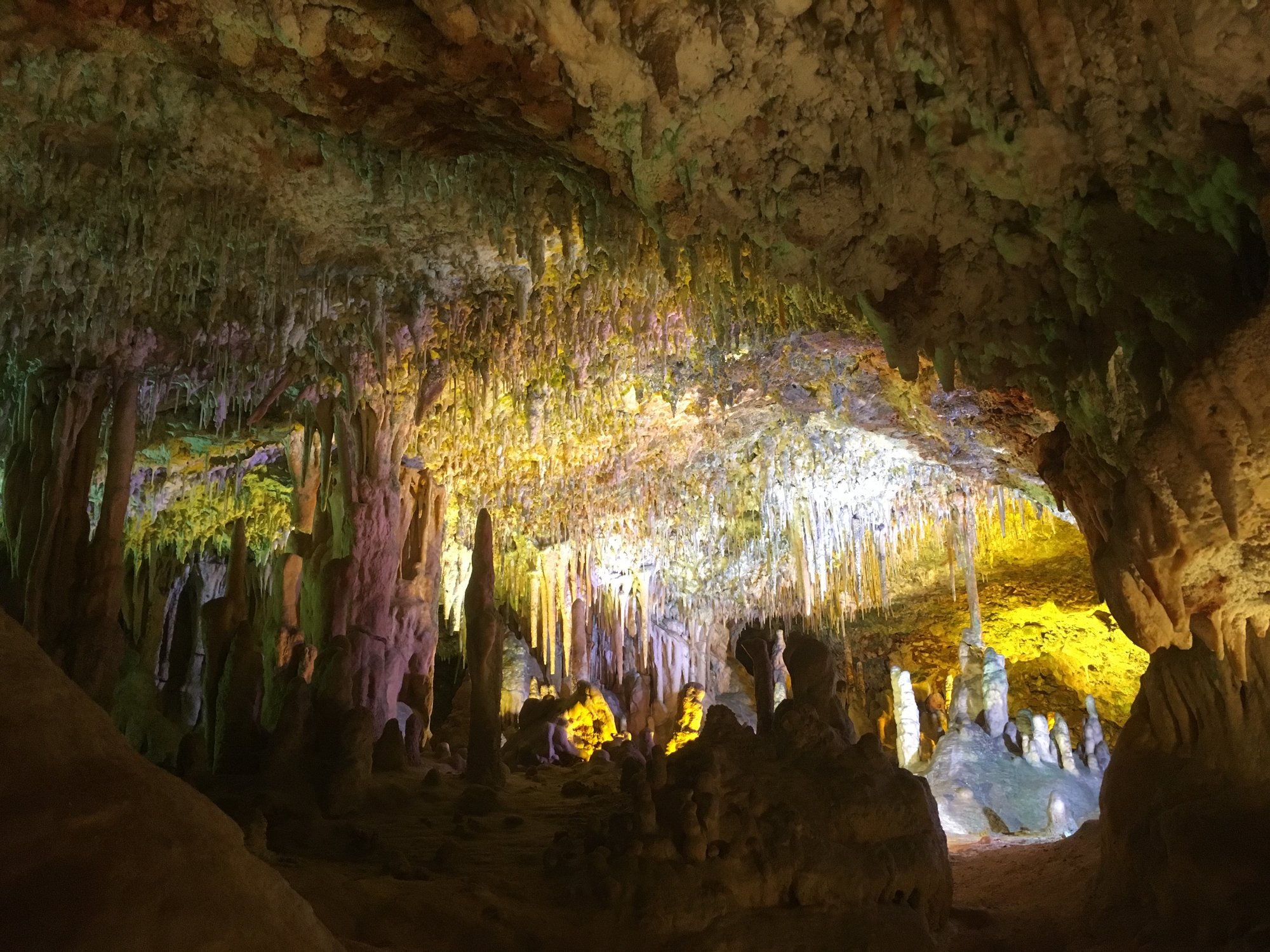 yoga-reisen-spanien-mallorca-ausflug Freuen Sie sich auf eine Lichtershow in den Höhlen von Mallorca