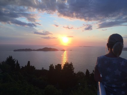 Jeden Abend atemberaubende Sonnenuntergänge genießen in der Bucht von Yogareisen Korfu