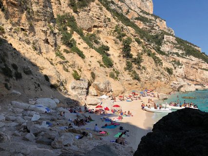 Überall auf Sardinien sind kleine versteckte Buchten zum Baden und Entspannen