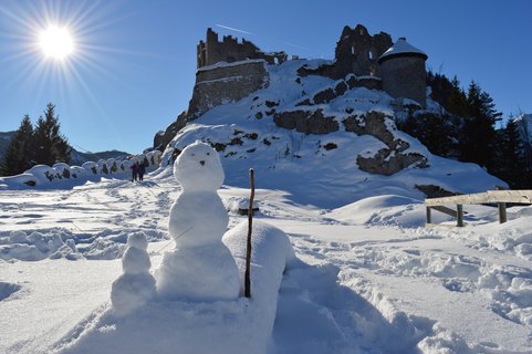 Die zwei kleinen Besucher unterwegs in Triol