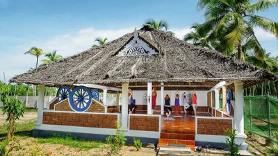 Zur Ergänzung Ihrer Ayurveda-Kur werden täglich Yoga Stunden angeboten