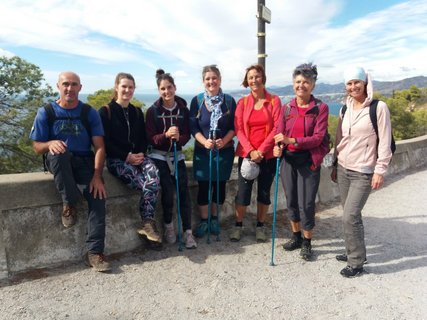 Yogis auf ihrem Wanderweg