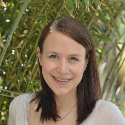 Viktoria Hintz aus dem Ayurveda Team berät Sie gerne persönlich unter +49 (0)2226-1588-307