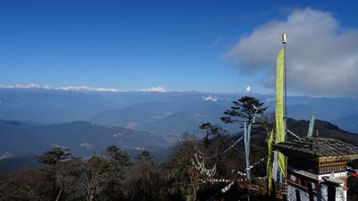 Aussicht von Lungchuzekha über die fernen Berge