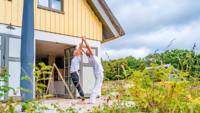Bei schönen Wetter Yoga im Grünen üben