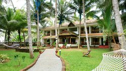 ayurveda-kuren-indien-kadaltheeram-ayurvedic-beach-resort Die Anlage des Kadaltheeram verteilt sich über den tropischen Garten