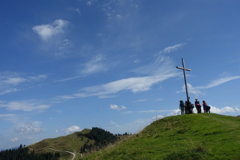 Nach einem leckeren Frühstück im SeinZ warten die abwechslungsreichen Wanderungen auf Sie