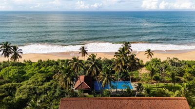 Das Surya Lanka Rekawa liegt an einem fast unberührten Strandabschnitt Das Surya Lanka Rekawa liegt an einem fast unberührten Strandabschnitt