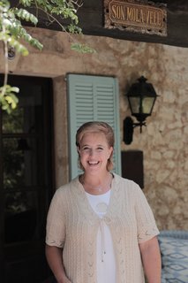 Tatjana von der Yoga Finca Son Mola Vell freut sich auf Sie!