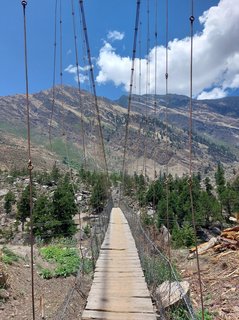 Abenteuerliche Hängebrücke