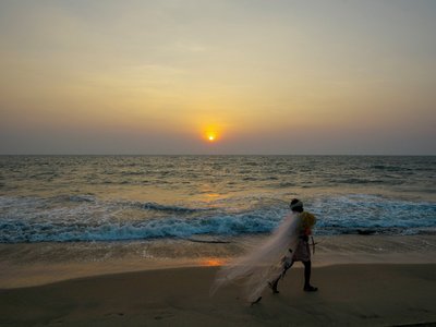 Lange Sandstrände und wunderschöne Sonnenuntergänge erwarten Sie in Kerala in Indien 