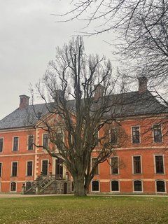 Ein schönes historisches Schloss