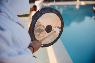 Die wohltuenden Frequenzen des Gongs spüren