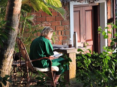 Die weitläufige Anlage des Manaltheeram bietet viele lauschige Rückzugsorte, an denen Sie sich nach Ihrer Ayurveda Behandlung entspannen können