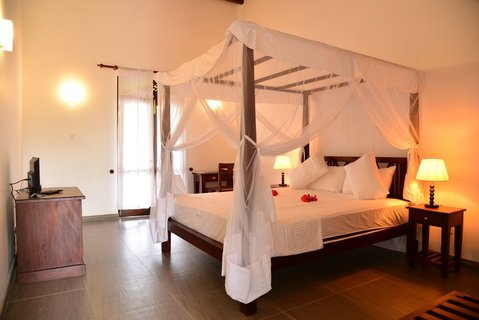 Die Zimmer des Shanthi Lanka sind hell und freundlich eingerichtet