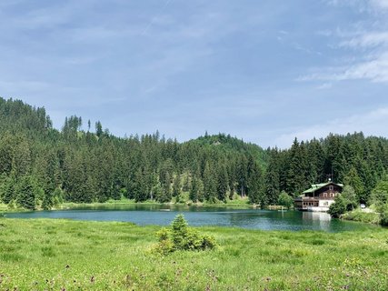 Idyllische gelegenes Bauerhaus am Teich