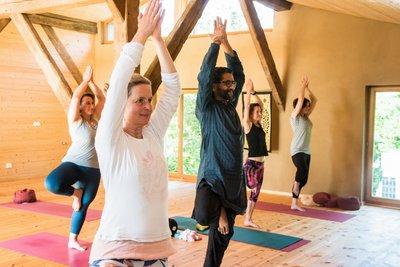 Freude und inneres Gleichgewicht beim Yoga üben