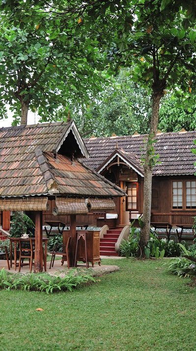 Traditionelle Architektur des Anaamaya Ayurveda Resorts