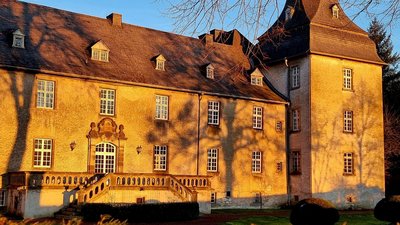 Das Schloss Melschede im Abendlicht Das Schloss Melschede im Abendlicht
