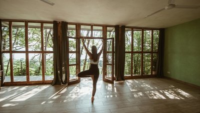Yoga üben mit Blick in die Natur Yoga üben mit Blick in die Natur