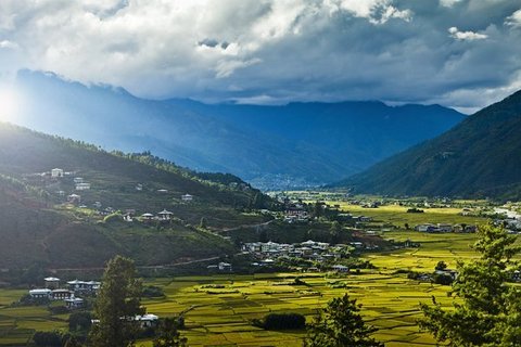 Die Landschaft Bhutans beim wandern erleben 