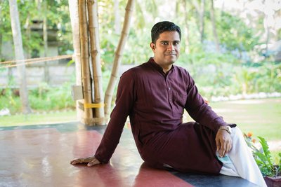 Dr. Vignesh Devraj ist absoluter Experte und einer der besten Ayurveda Ärzte Indiens