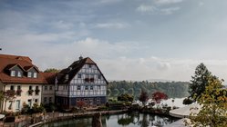 yoga-urlaub-deutschland-seehotel-niedernberg-dorf-am-see-anlage-see Historische Fachwerkhäuser