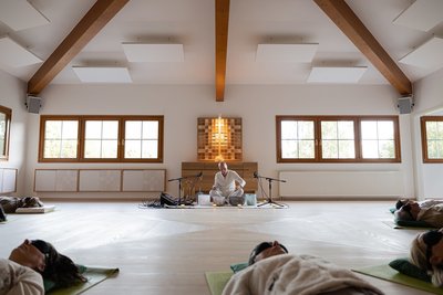 Erleben Sie ein Sound Bath im Steinweiden Retreat Center
