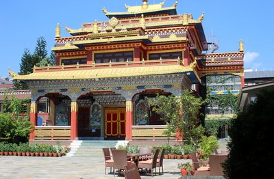 Im Kloster finden die morgendlichen Yoga-Stunden statt
