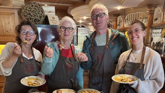 Menschen beim Kochen