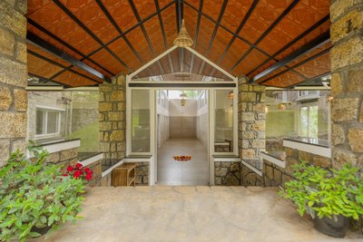 Treten Sie ein ins Therapiehaus und freuen Sie sich auf Ihre nächste ayurvedische Behandlung