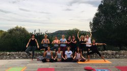 yoga-urlaub-spanien-finca-son-mola-vell-yogagruppe Yoga Gruppenreise nach Mallorca auf die Finca Son Mola Vell
