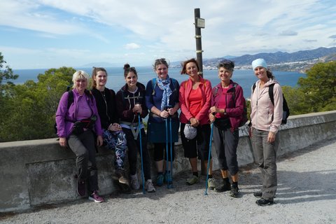Eine Wanderung mit den Yogis über dem Meer