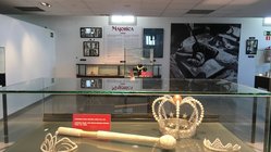 yoga-reisen-spanien-mallorca-ausflug In der Halle von Majorica gibt es im Obergeschoss ein kleines Museum
