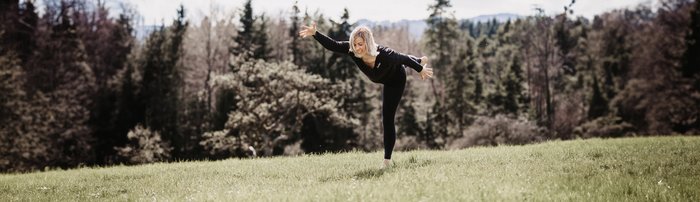 Yogaleherin Eva Safran