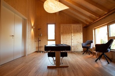 Der helle Behandlungsraum