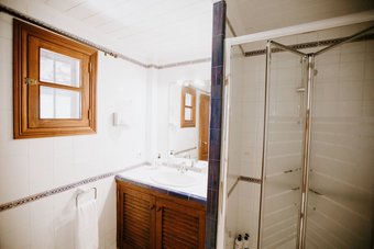 Das Bad vom Zimmer Dragonera 1