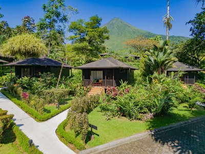 Schlendern Sie durch den Garten zu Ihrem Bungalow