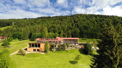 Familie Meyer begrüßt Sie ganz herzlich im Bio-Berghotel Ifenblick