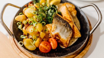 Frische Fischgerichte aus der Lodge-Küche
