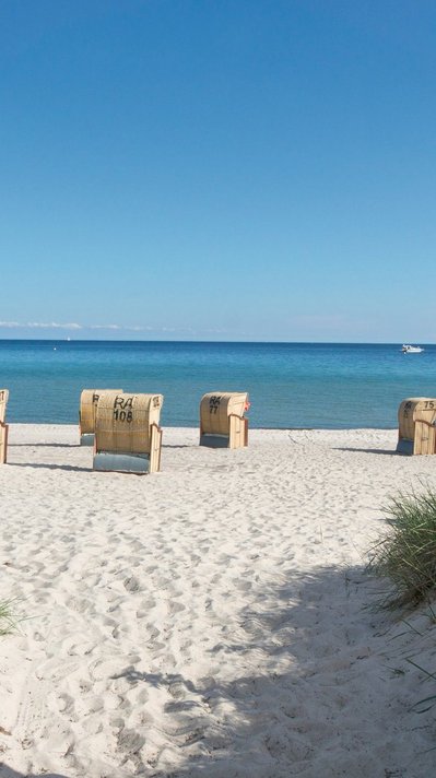 Der lange weiße Sandstrand lädt während Ihrer Yoga Reise zu Erholung und Strandspaziergängen ein