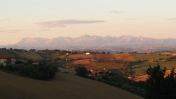 yoga-urlaub-italien-marken-villa-garulli-ausblick Von der Villa Garulli haben Sie einen weiten Ausblick in die wunderschöne Landschaft