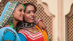Indien Nord_ Zwei Frauen_iStock_000017696125_XXXLarge_© dstephens Entdecke neue Kuluren