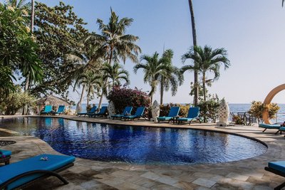 Der Pool mit weitem Blick auf den Ozean