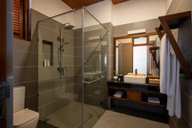 Im Surya Lanka Rekawa erwarten Sie moderne Badezimmer