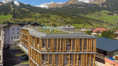 Das neu errichtete Baumhaus mit Dachterrasse