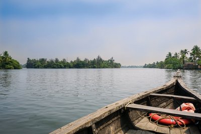 Auf dem Weg durch die Backwaters