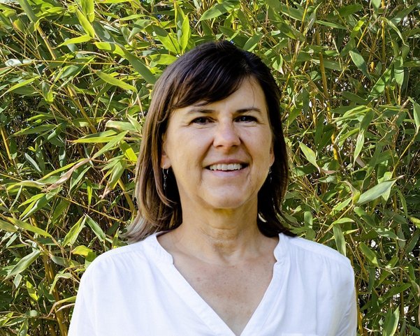 NEUE WEGE Mitarbeiterin Barbara Luderer NEUE WEGE Mitarbeiterin Barbara Luderer